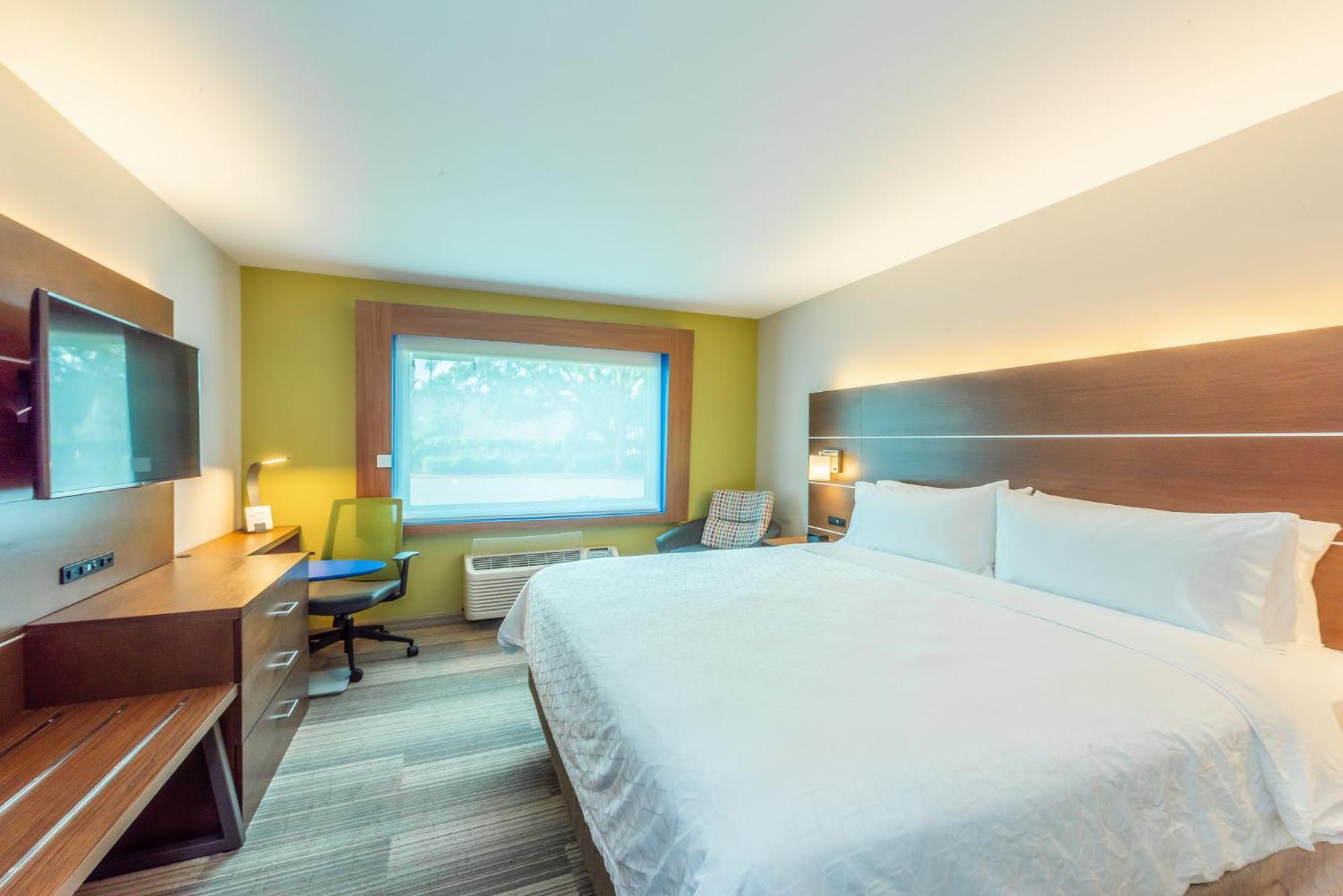 Holiday Express & West By Ihg Hotel